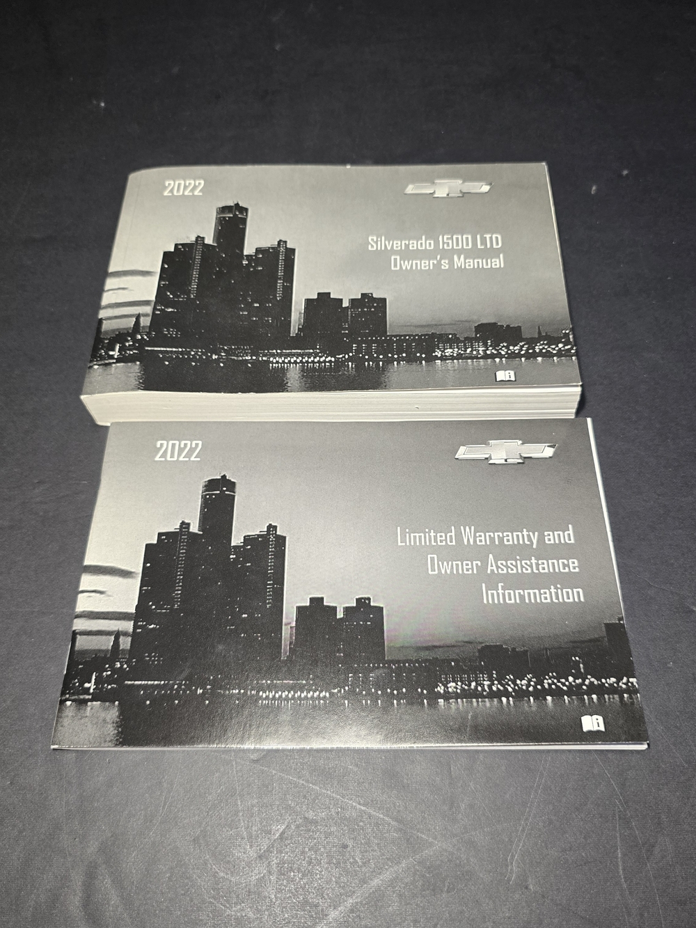 Chevrolet 2022 Silverado 1500 LTD Owner's Manual Set - Black/Gray